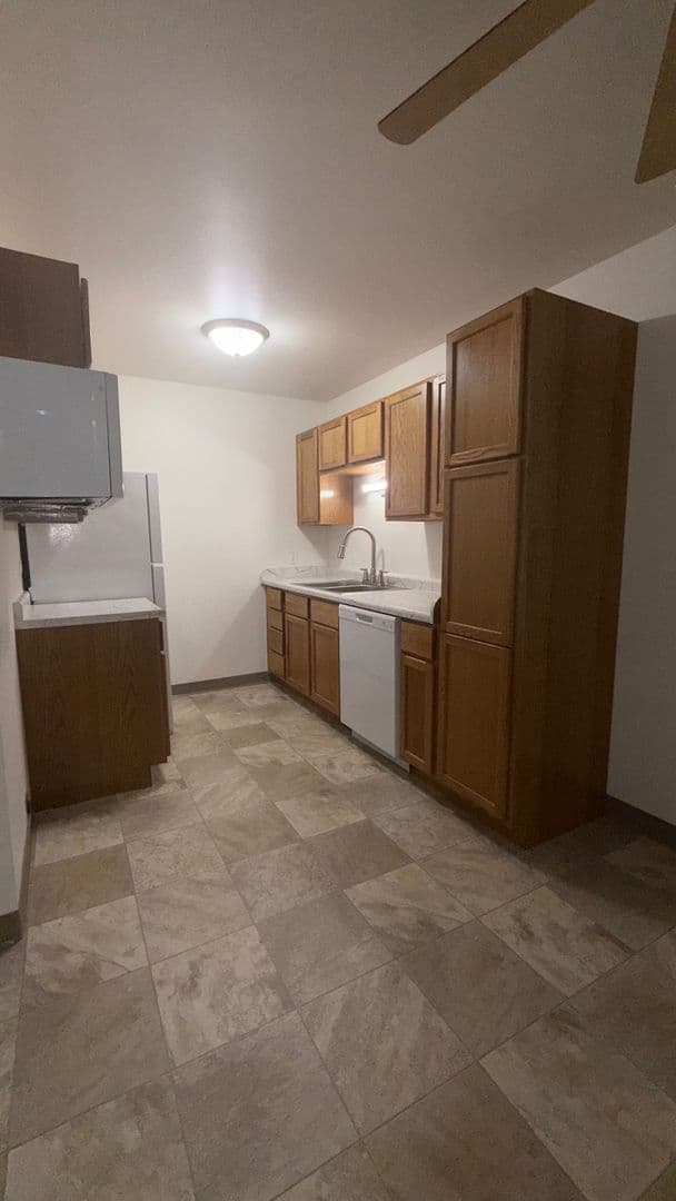 Elkhorn Apartment: 423 E 1st Ave,
