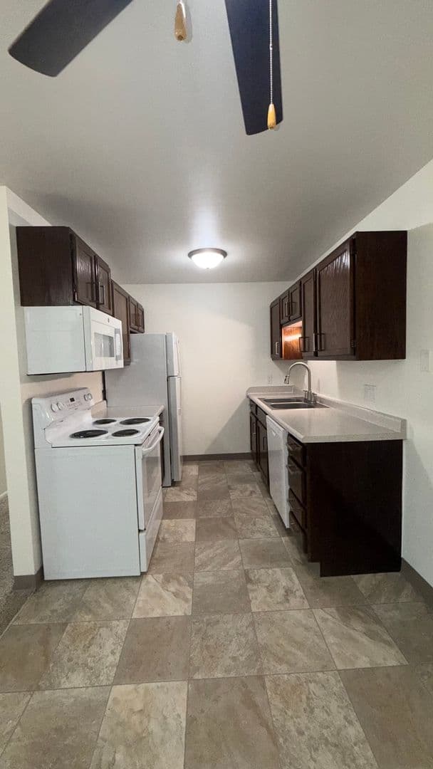 Elkhorn Apartment: 423 E 1st Ave,