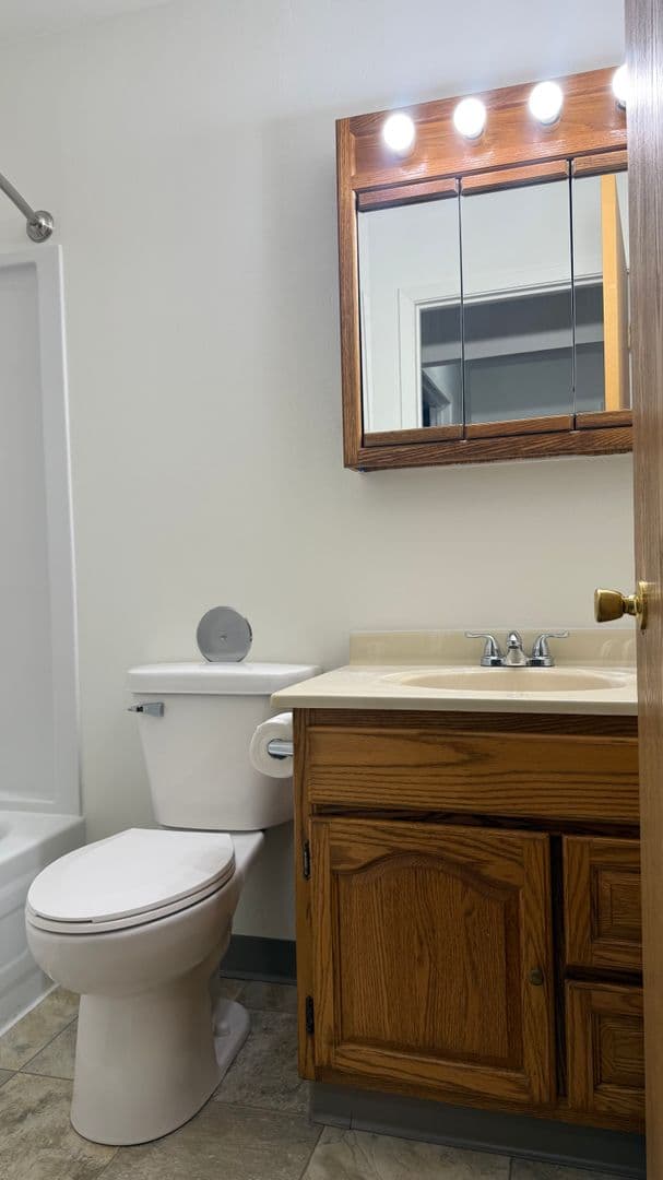 Elkhorn Apartment: 423 E 1st Ave,