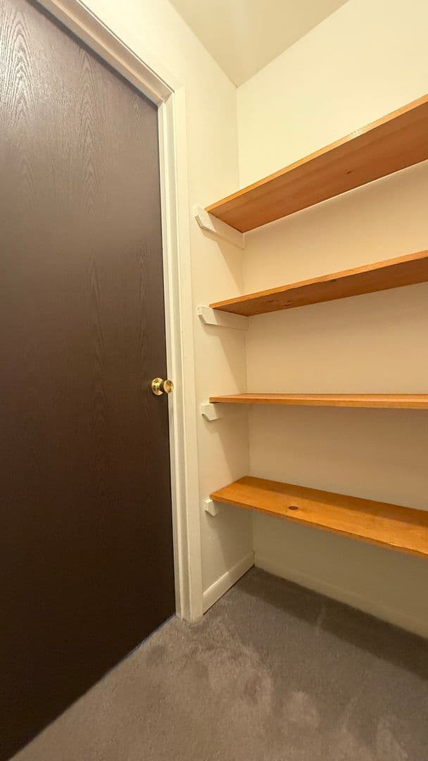 Elkhorn Apartment: 423 E 1st Ave,