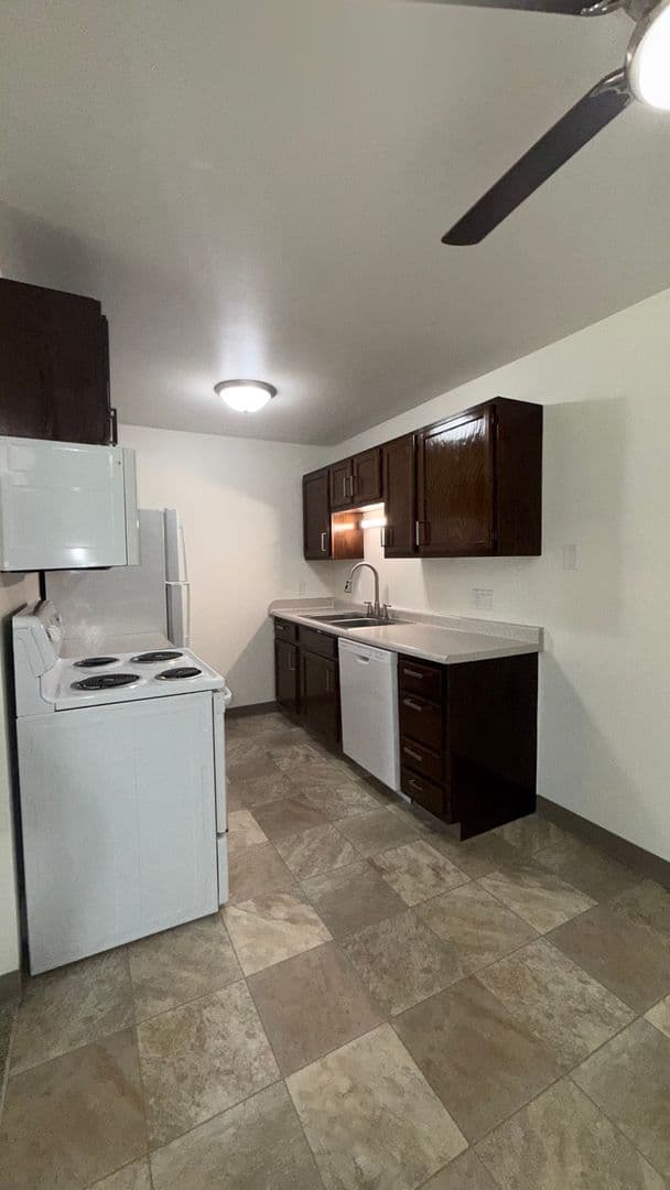 Elkhorn Apartment: 423 E 1st Ave,
