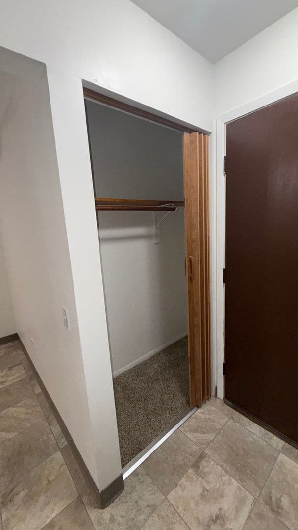 Elkhorn Apartment: 423 E 1st Ave,