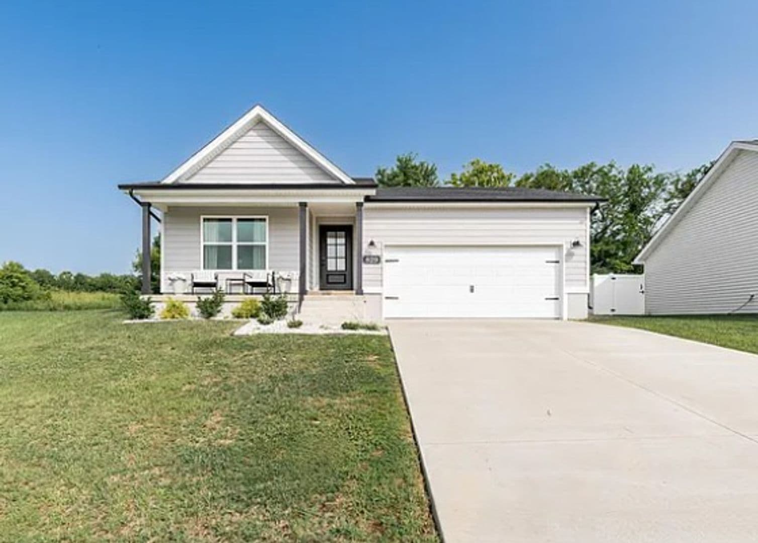 Jeffersonville House: 829 Wolf Run Park Blvd