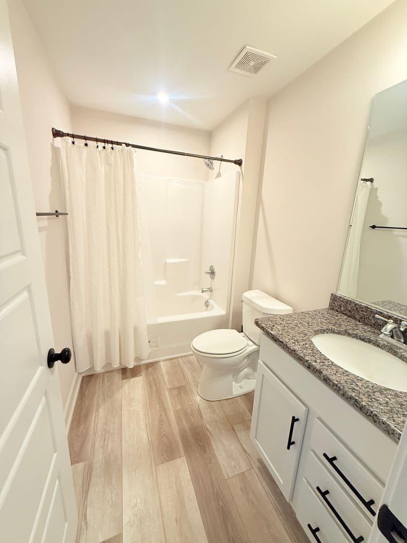 Jeffersonville House: 829 Wolf Run Park Blvd