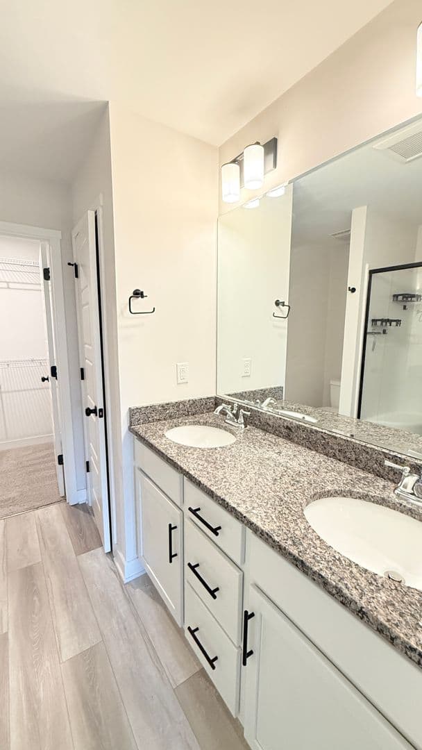 Jeffersonville House: 829 Wolf Run Park Blvd