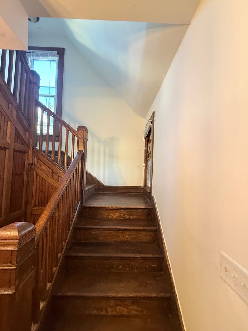 New Albany House: 2313 E Market St