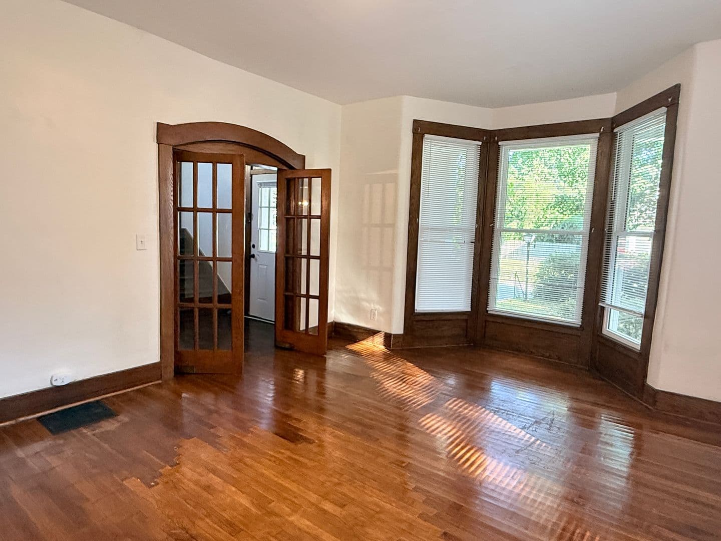 New Albany House: 2313 E Market St