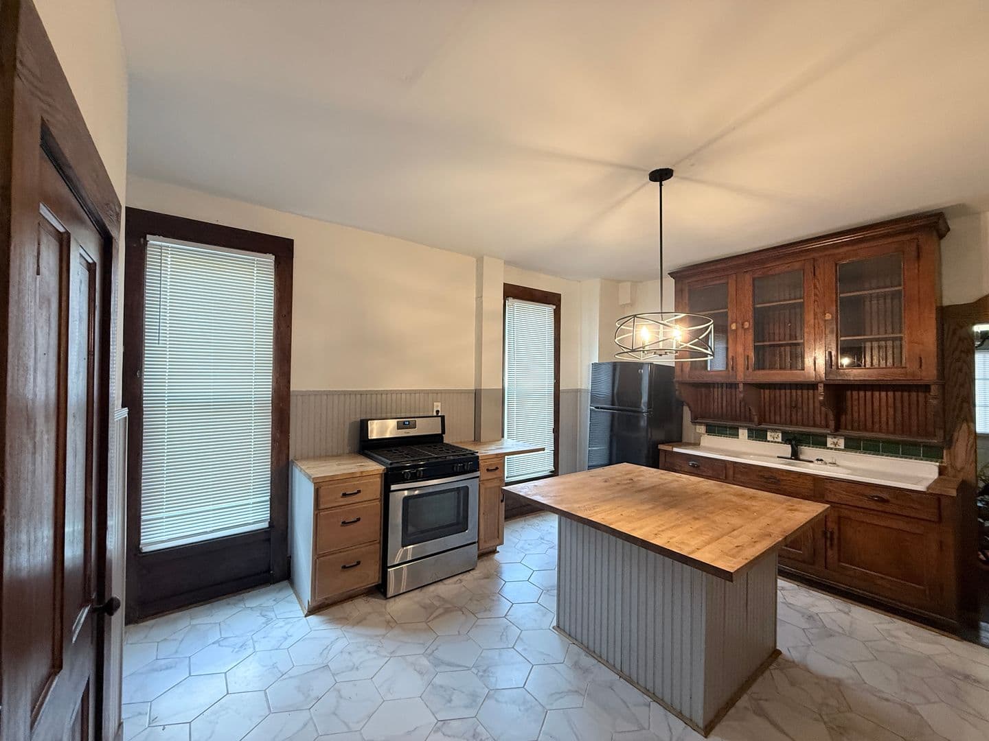 New Albany House: 2313 E Market St