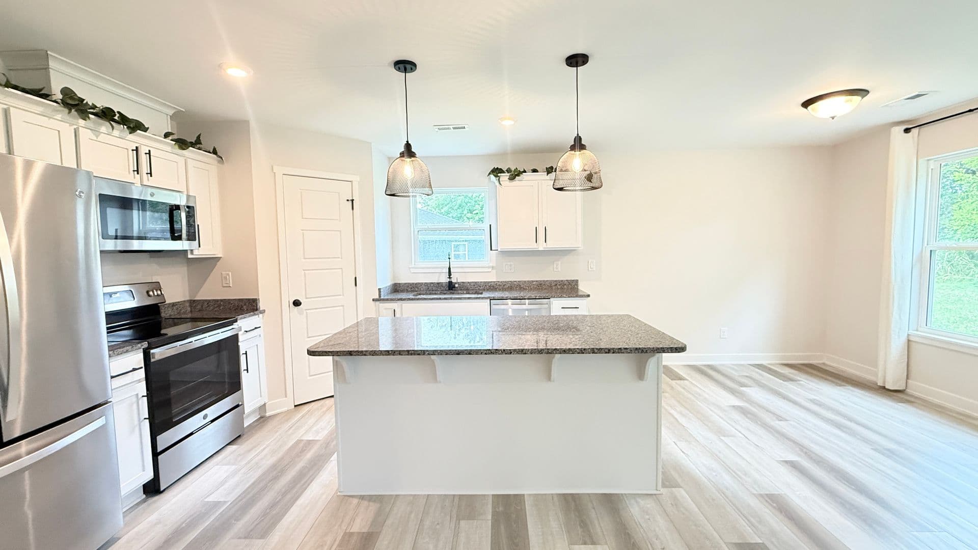 Jeffersonville House: 829 Wolf Run Park Blvd