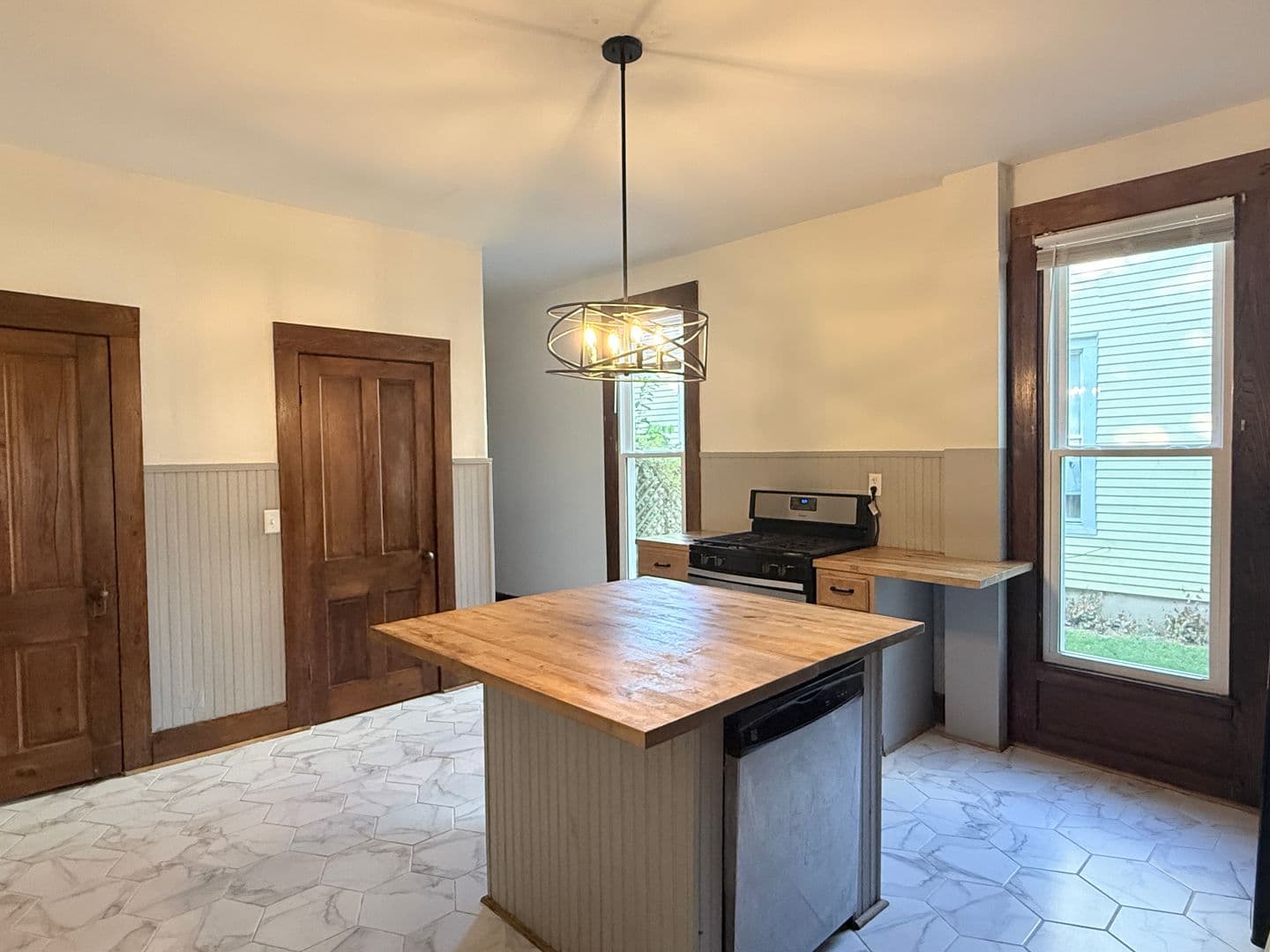 New Albany House: 2313 E Market St