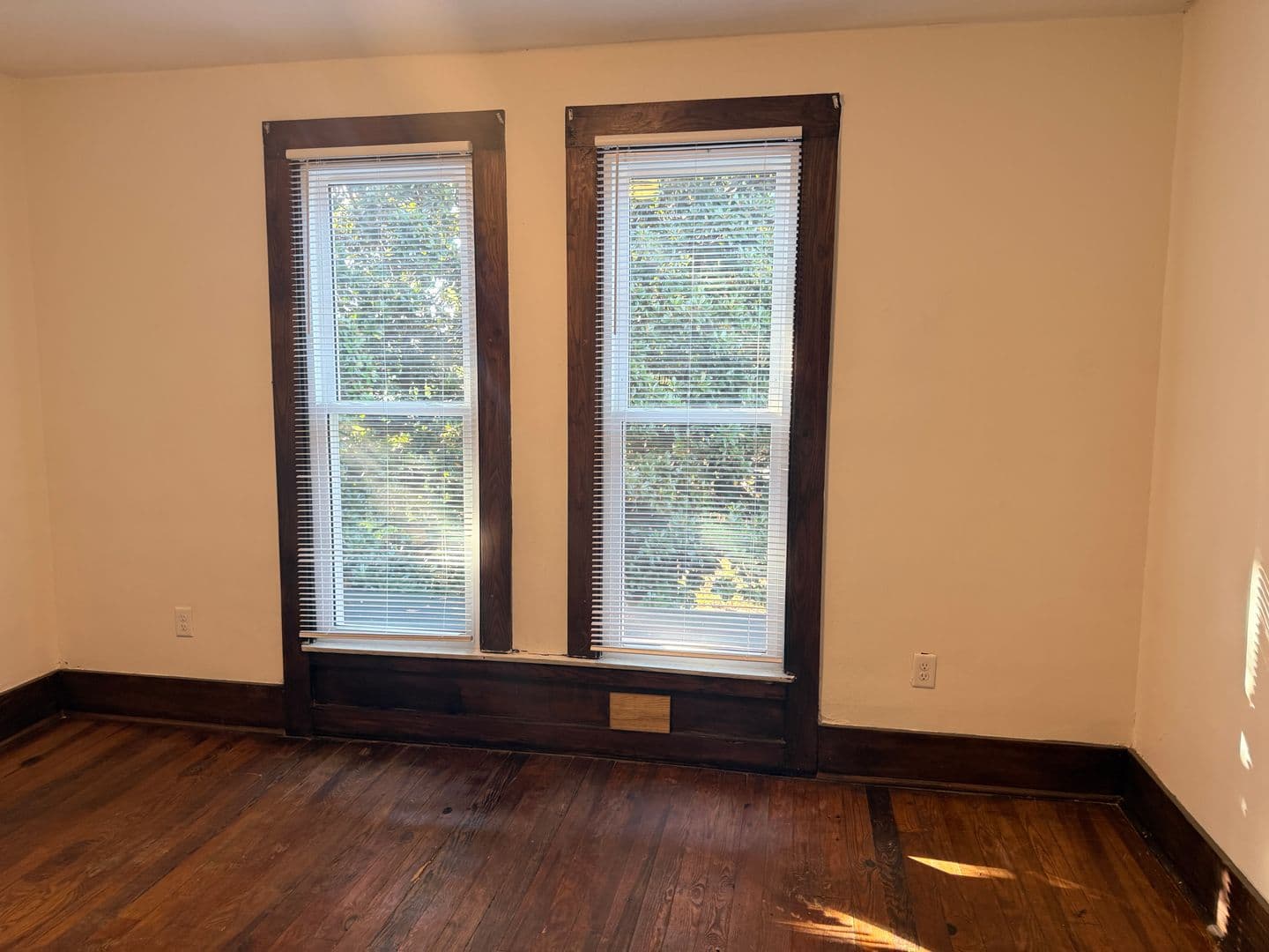 New Albany House: 2313 E Market St