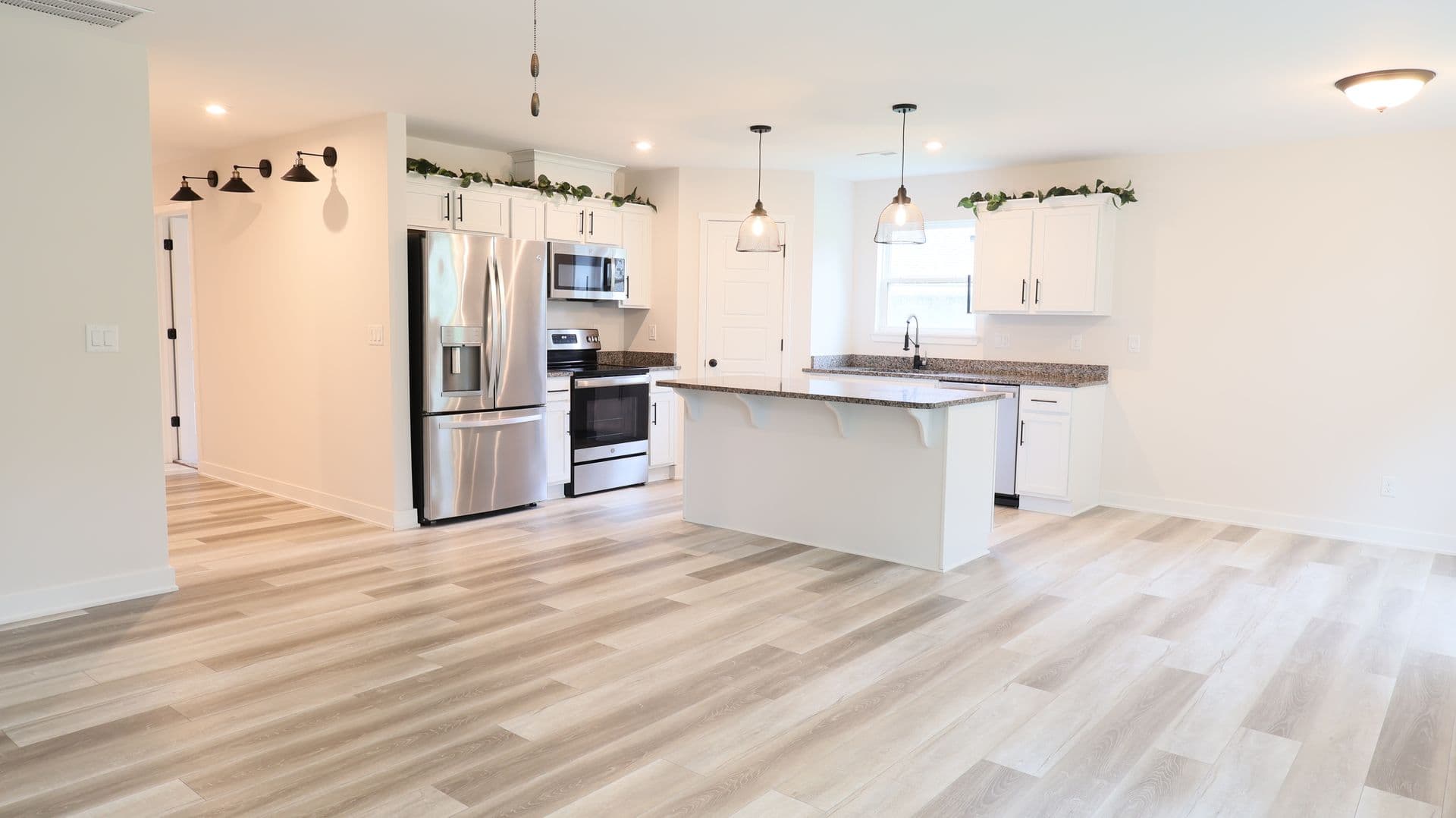 Jeffersonville House: 829 Wolf Run Park Blvd