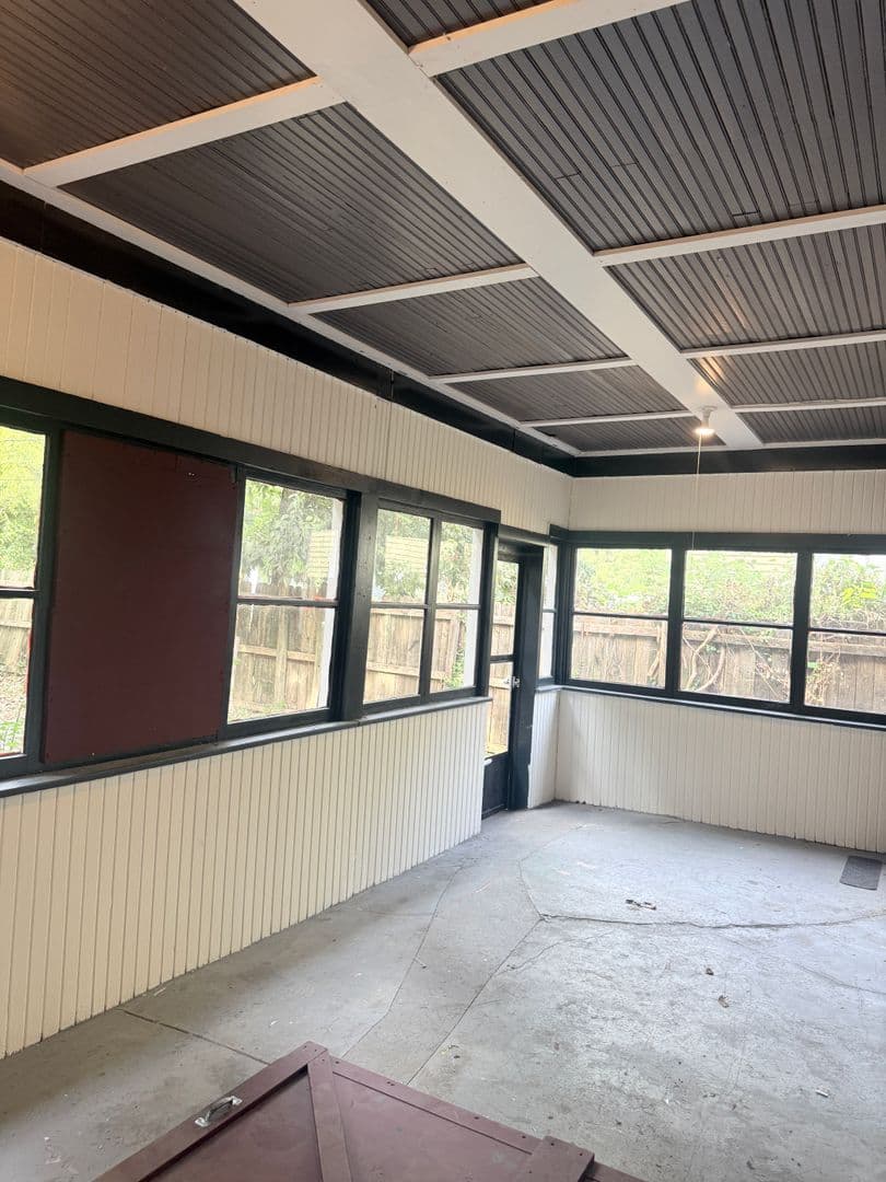 New Albany House: 2313 E Market St