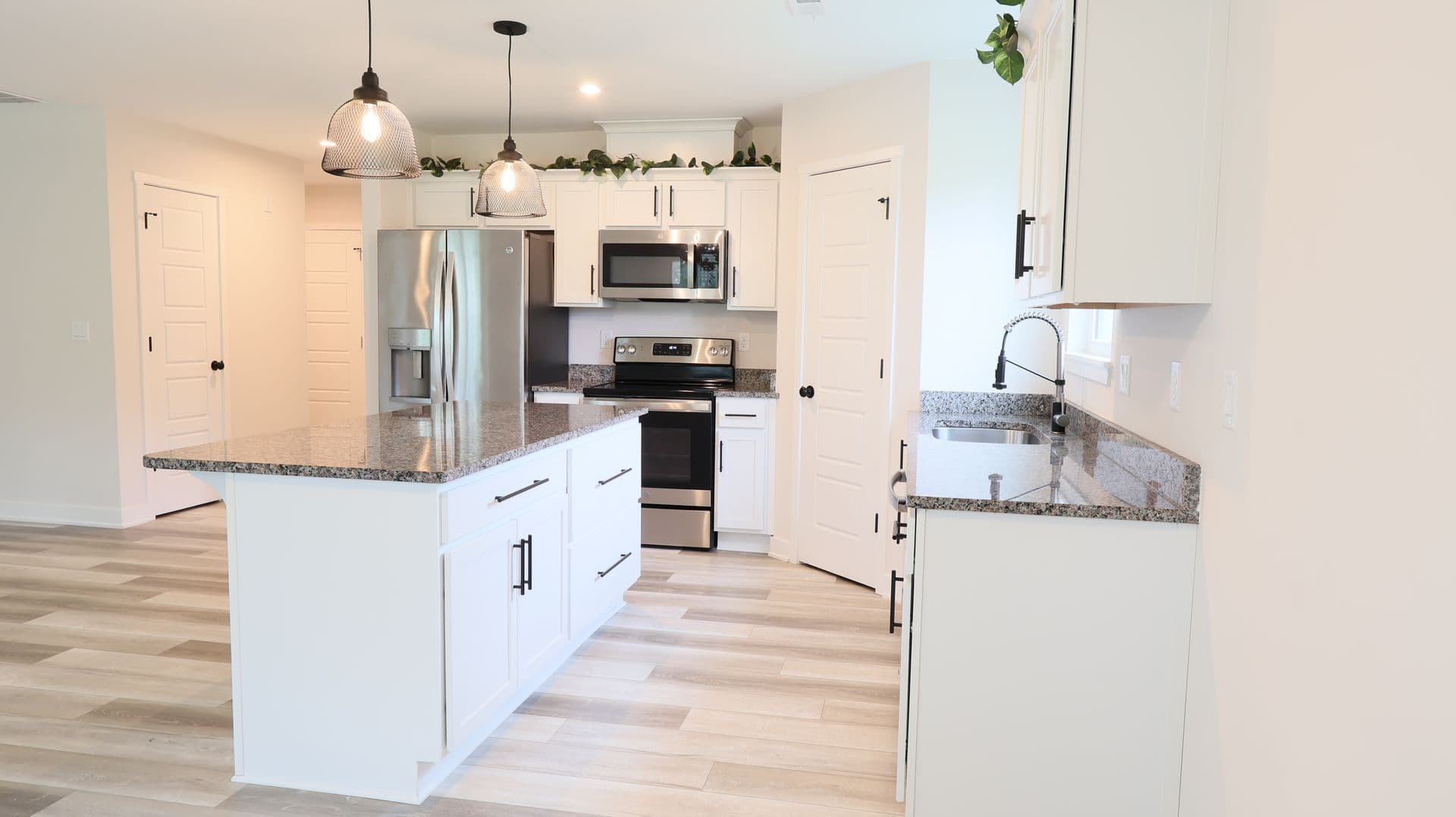 Jeffersonville House: 829 Wolf Run Park Blvd