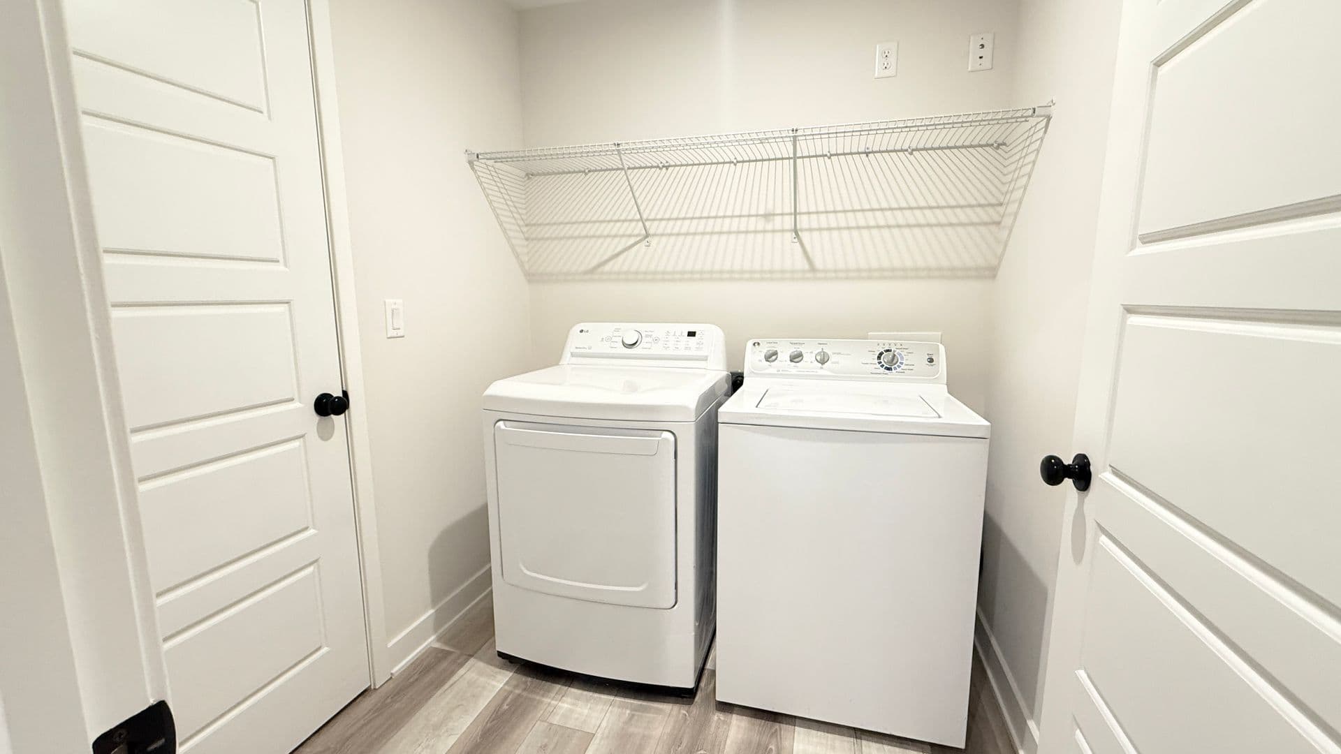 Jeffersonville House: 829 Wolf Run Park Blvd