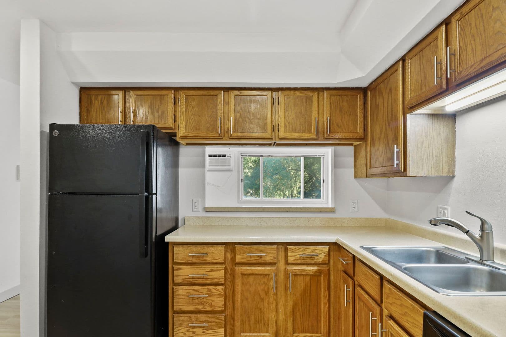 Madison Apartment: 3154-3166 Ridgeway Ave