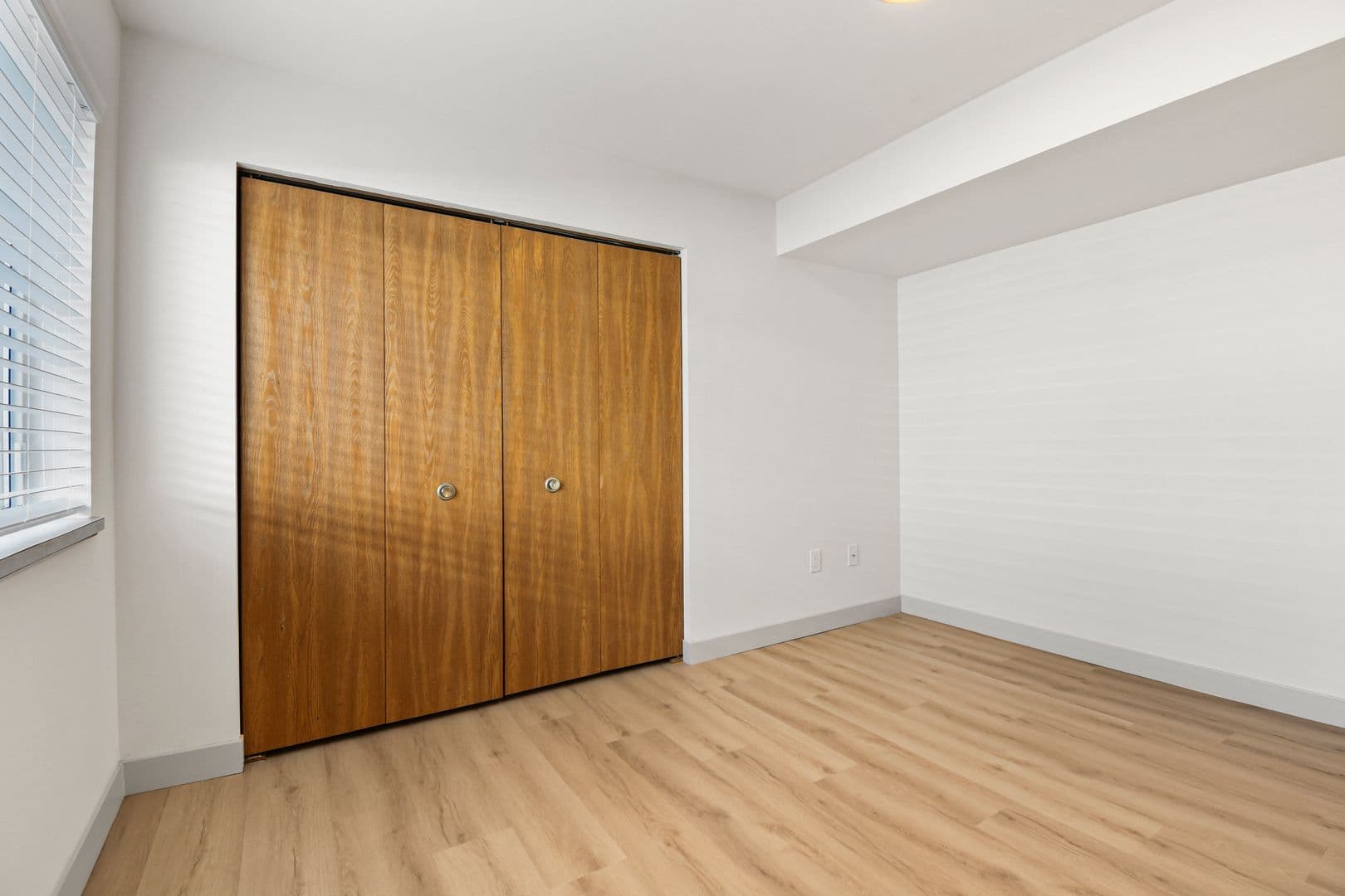 Madison Apartment: 1-34 Ridgeview Ct