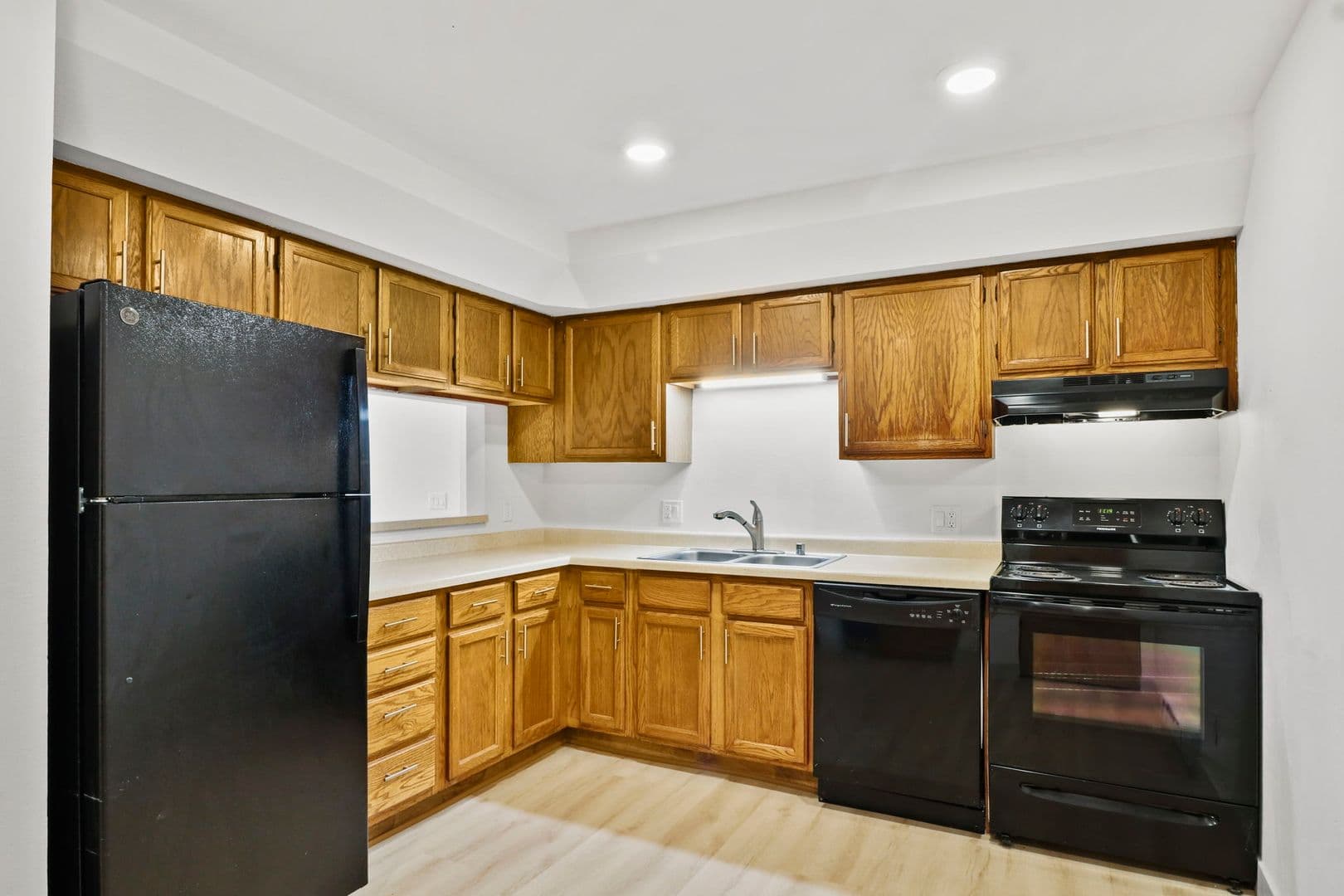 Madison Apartment: 3154-3166 Ridgeway Ave