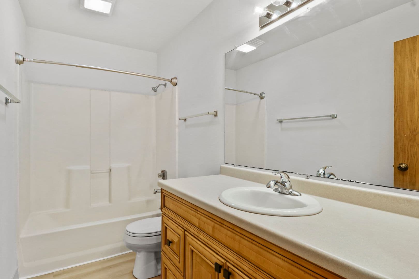 Madison Apartment: 3154-3166 Ridgeway Ave