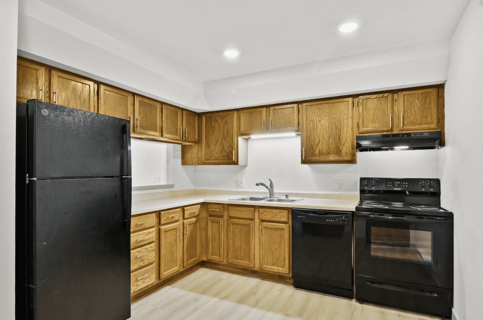 Madison Apartment: 3154-3166 Ridgeway Ave
