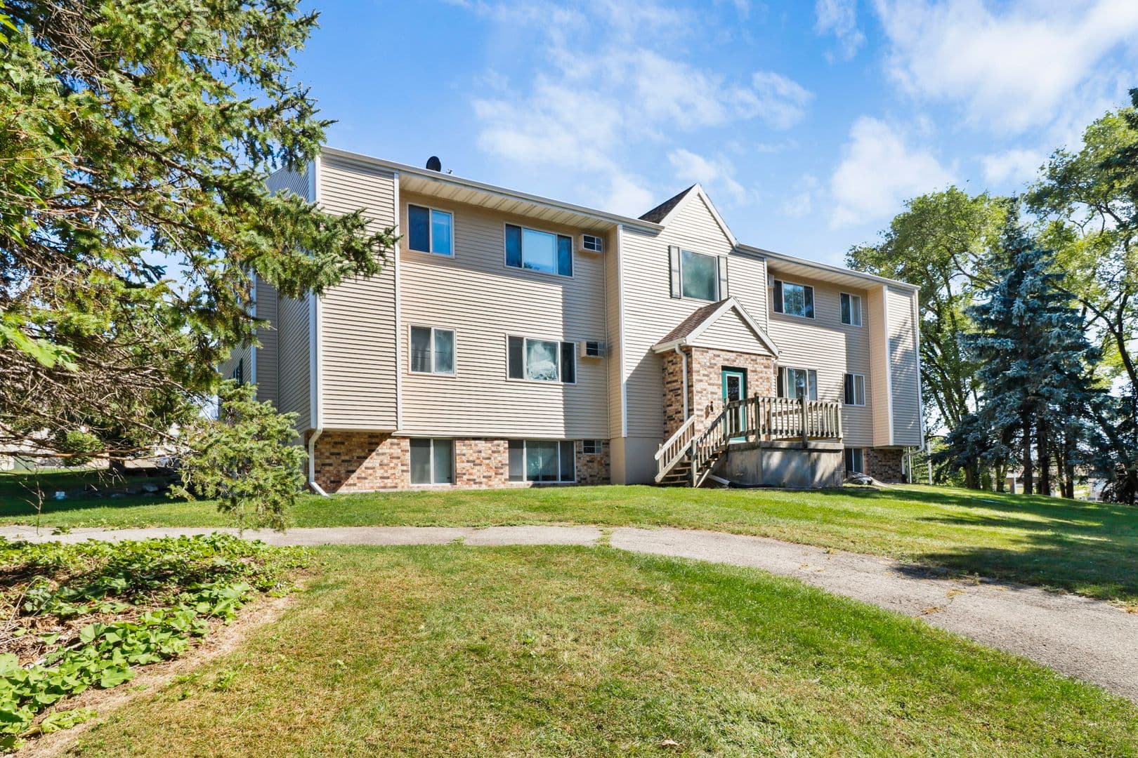 Madison Apartment: 3154-3166 Ridgeway Ave