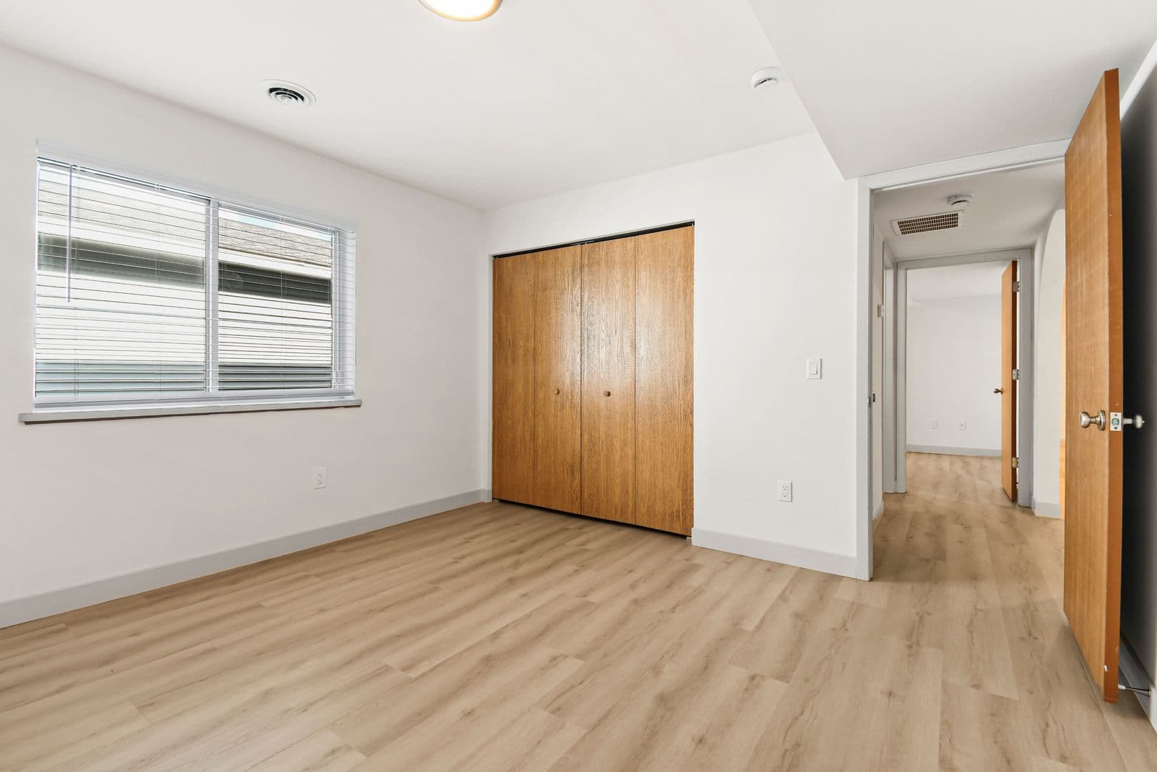Madison Apartment: 1-34 Ridgeview Ct
