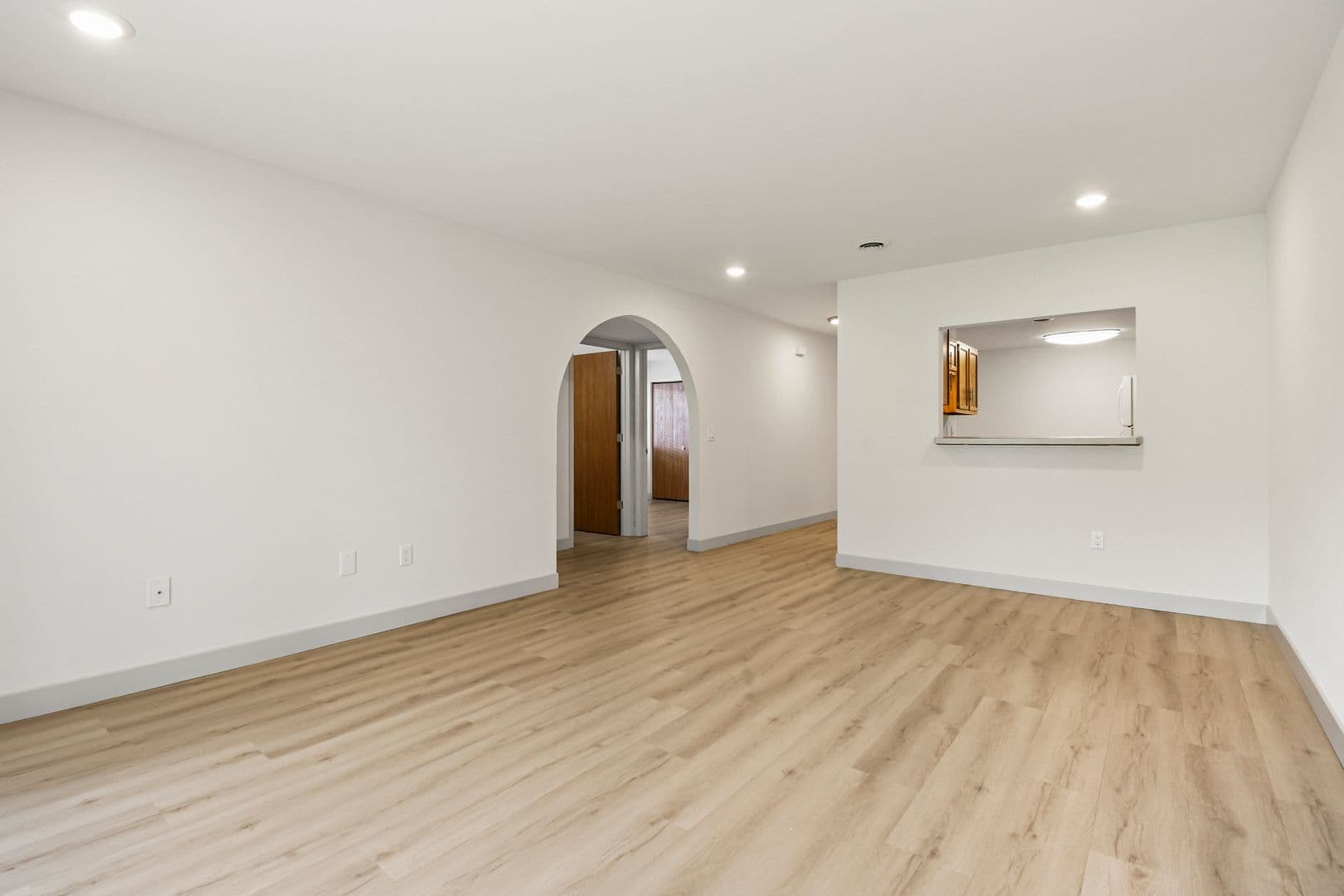 Madison Apartment: 1-34 Ridgeview Ct