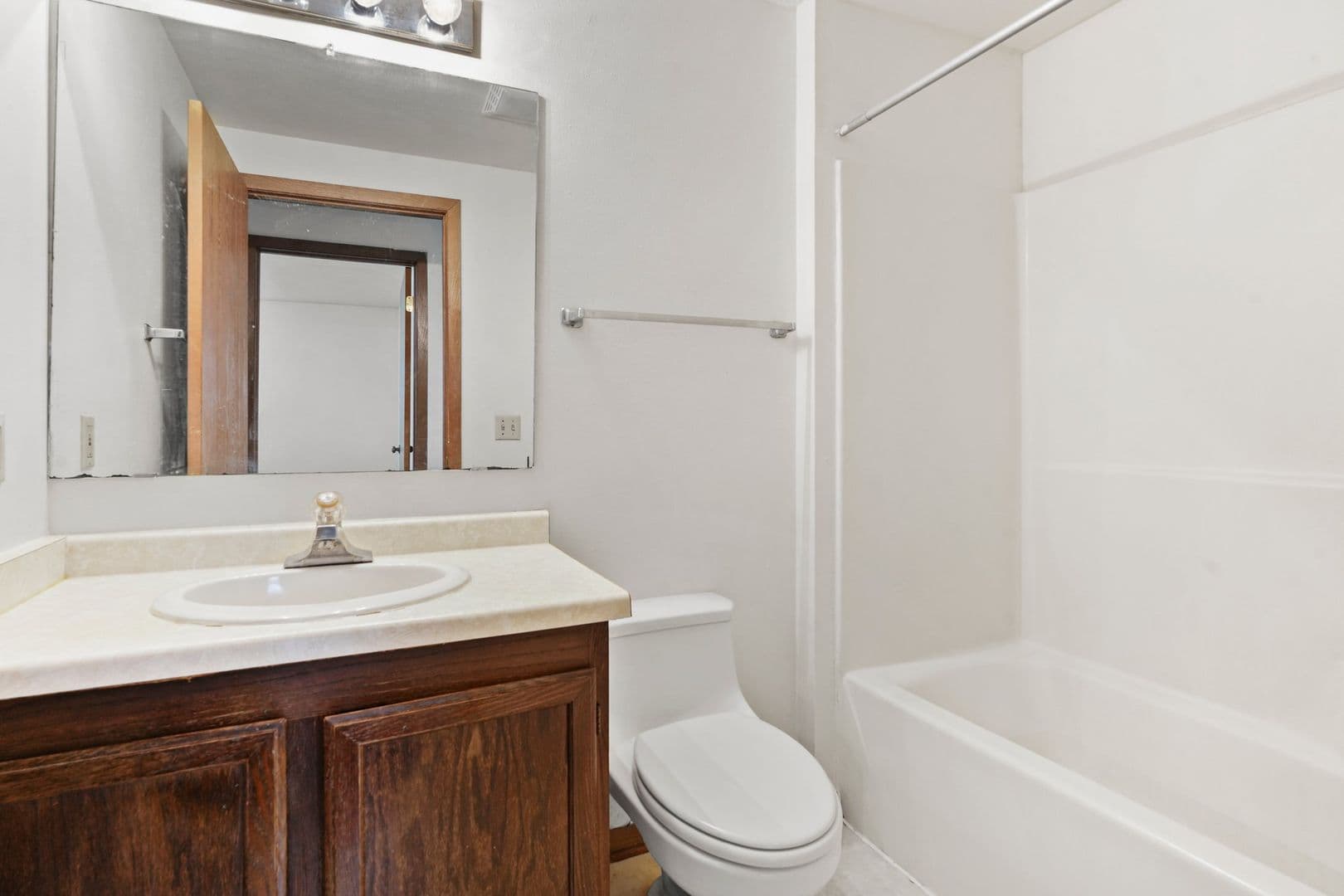 Madison Apartment: 3154-3166 Ridgeway Ave