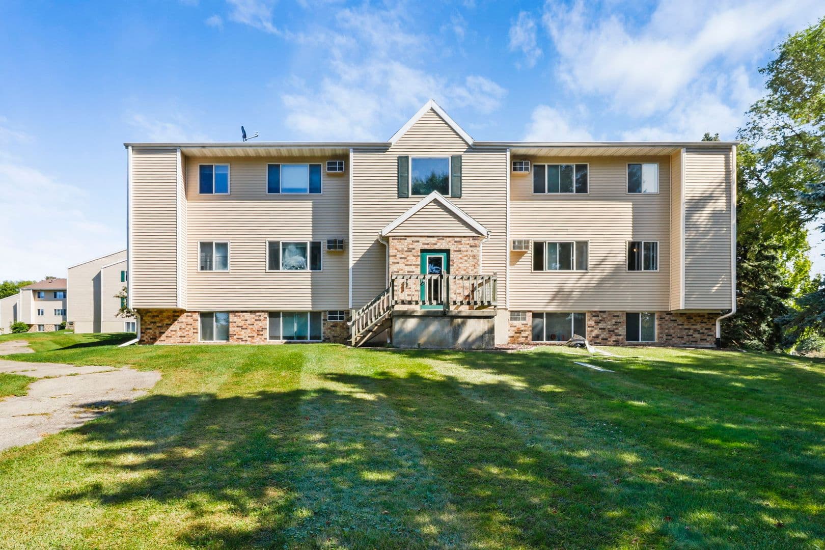 Madison Apartment: 3154-3166 Ridgeway Ave