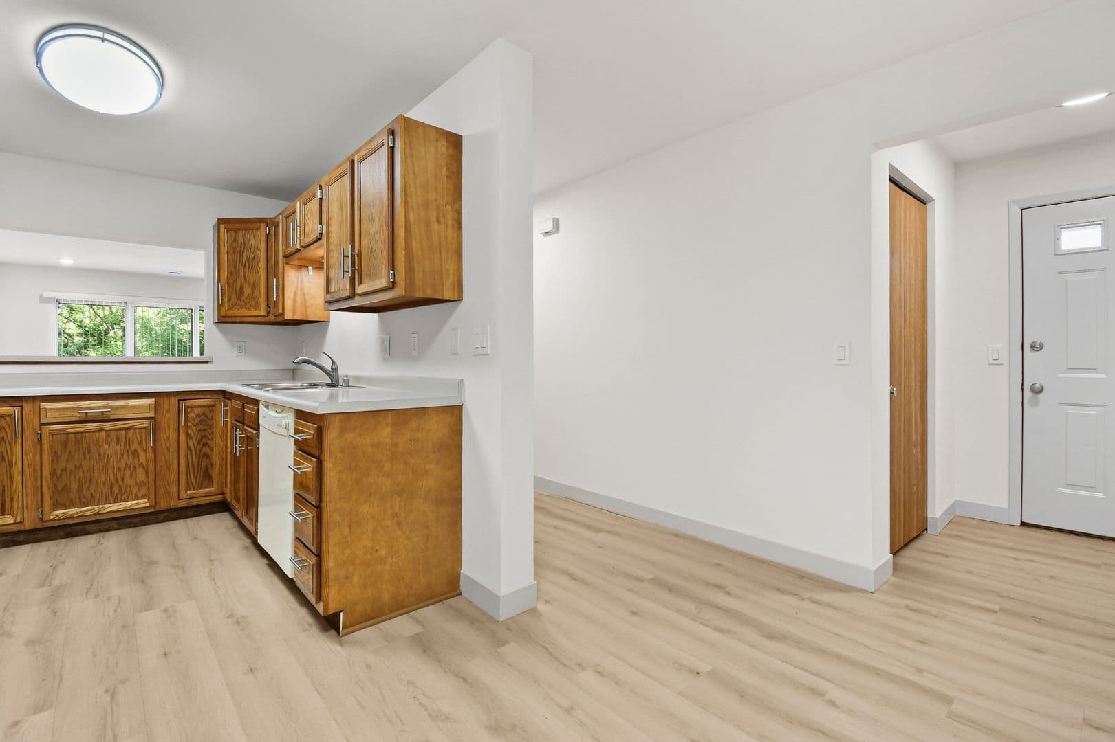 Madison Apartment: 1-34 Ridgeview Ct