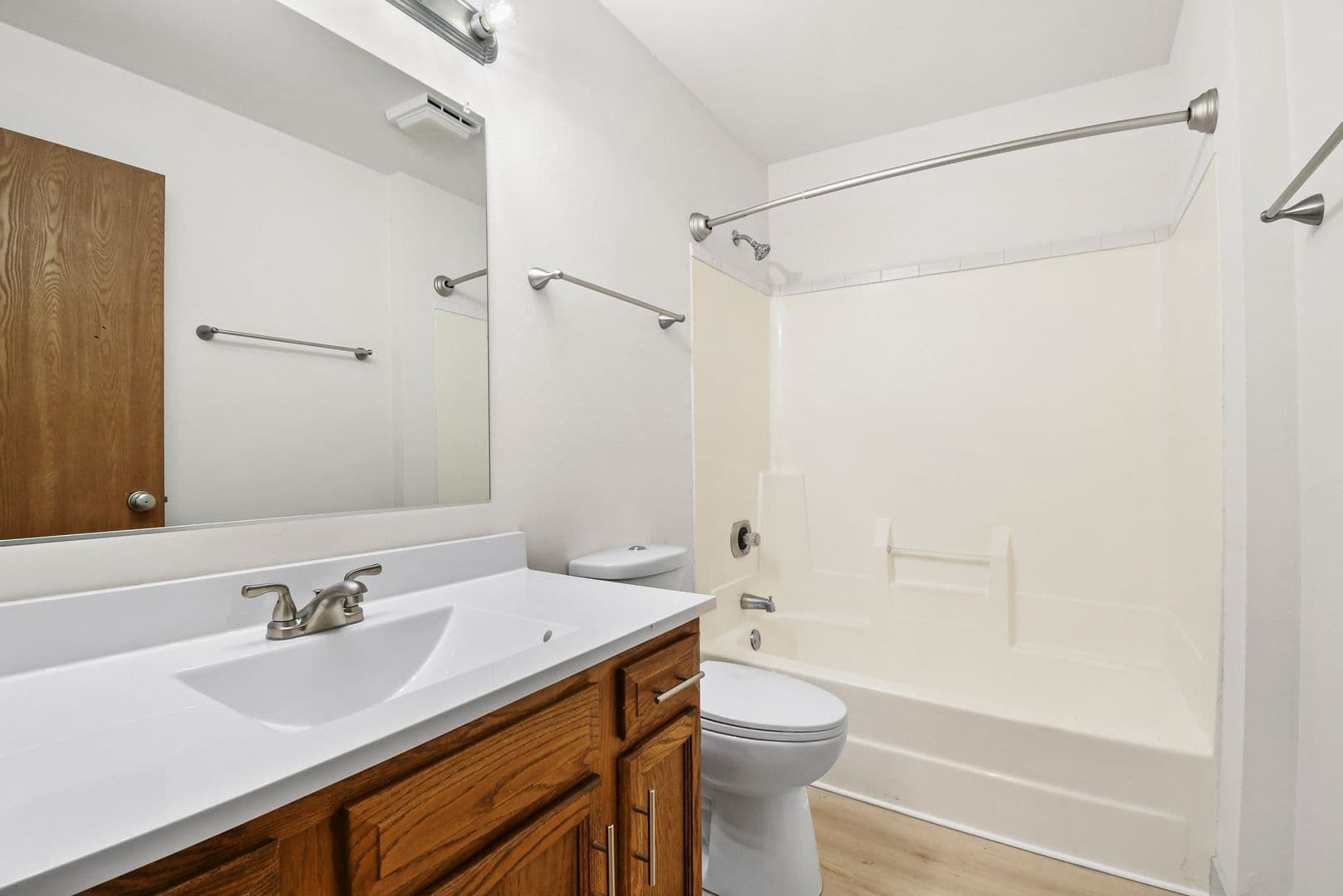 Madison Apartment: 1-34 Ridgeview Ct