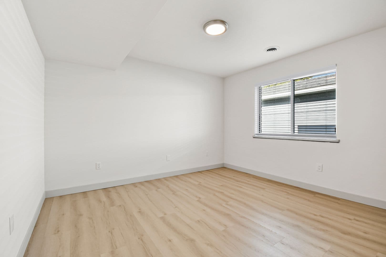 Madison Apartment: 1-34 Ridgeview Ct