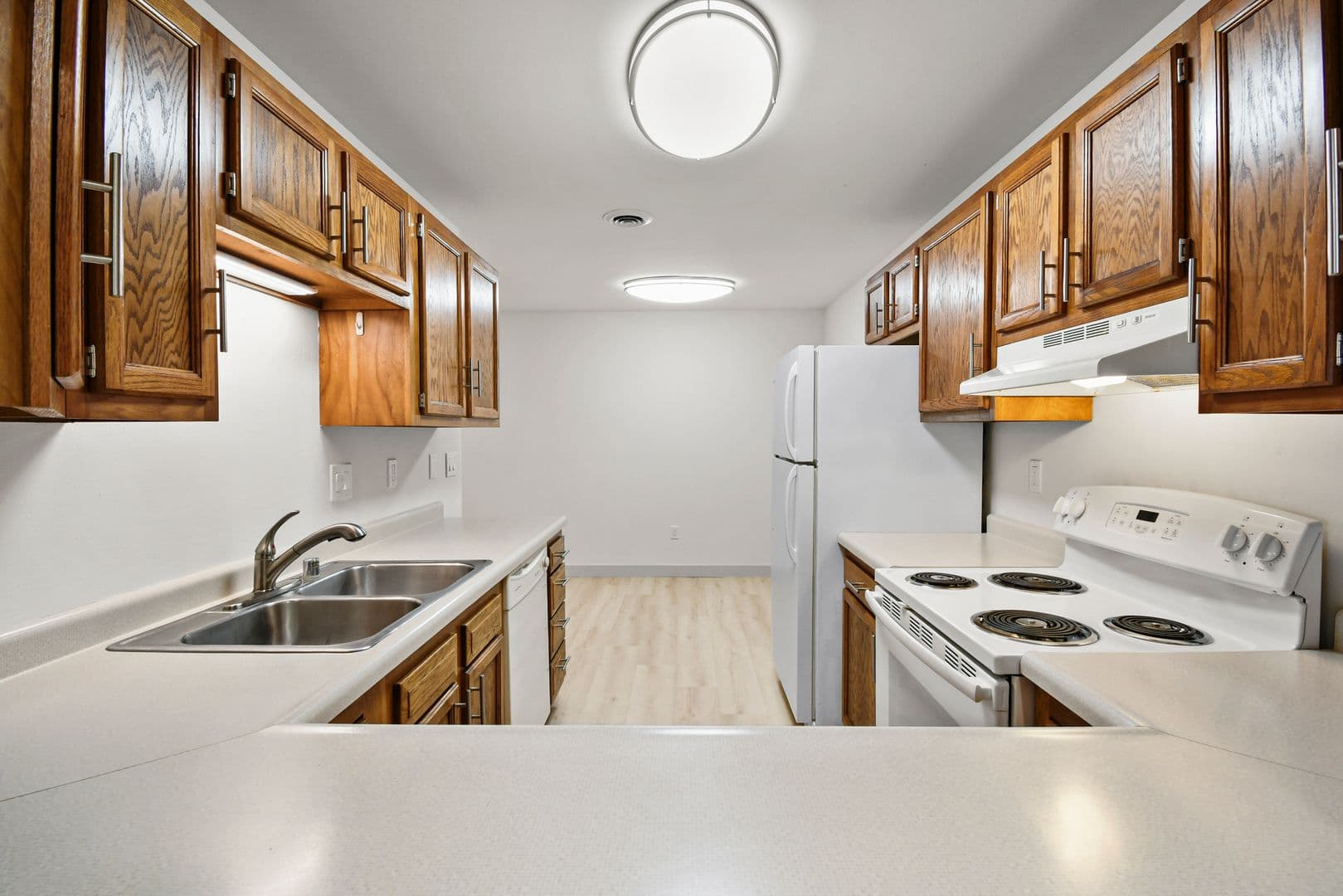 Madison Apartment: 1-34 Ridgeview Ct