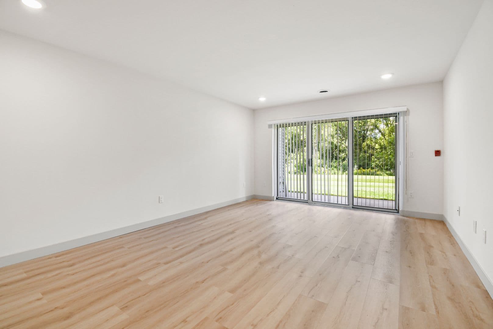 Madison Apartment: 1-34 Ridgeview Ct