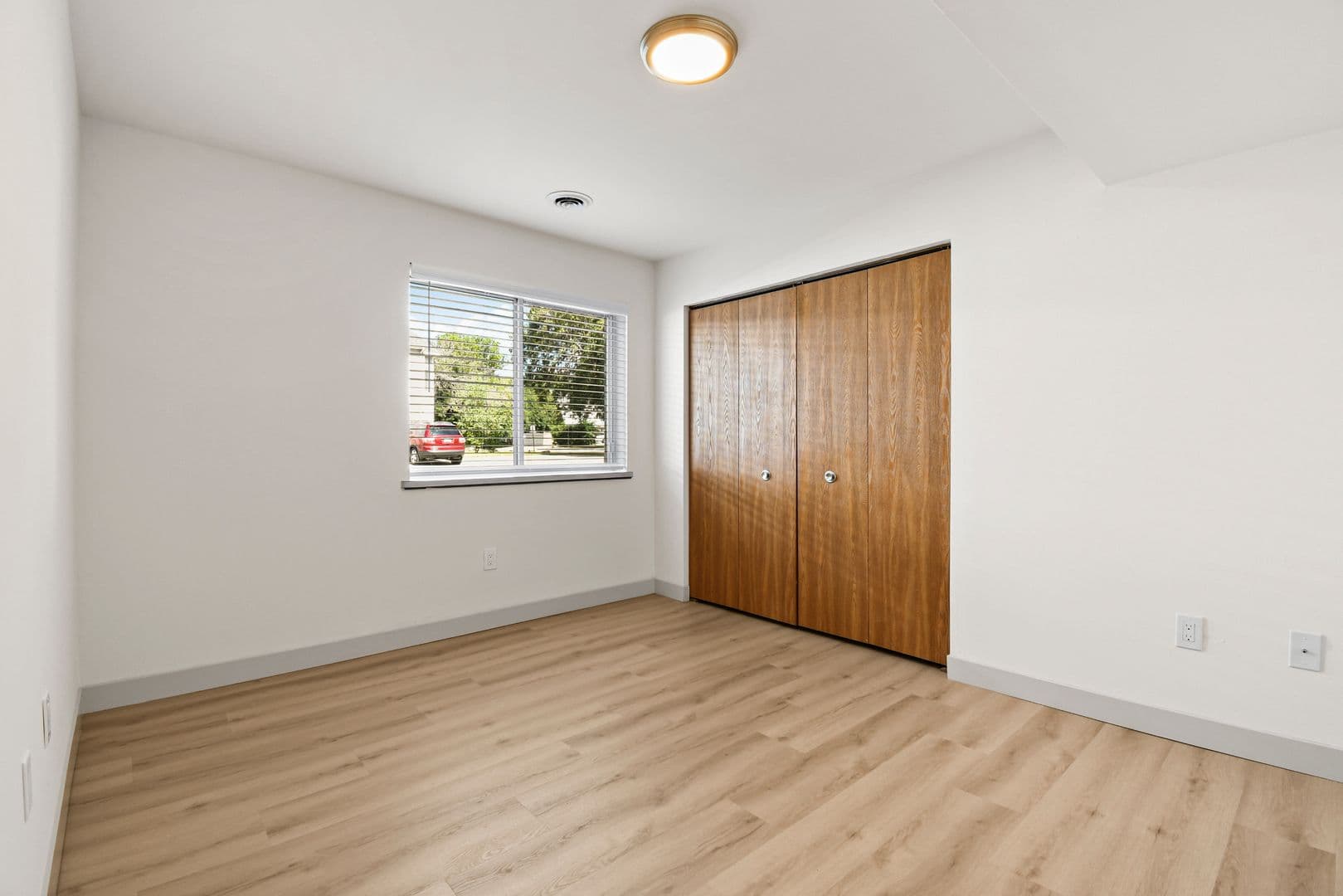 Madison Apartment: 1-34 Ridgeview Ct