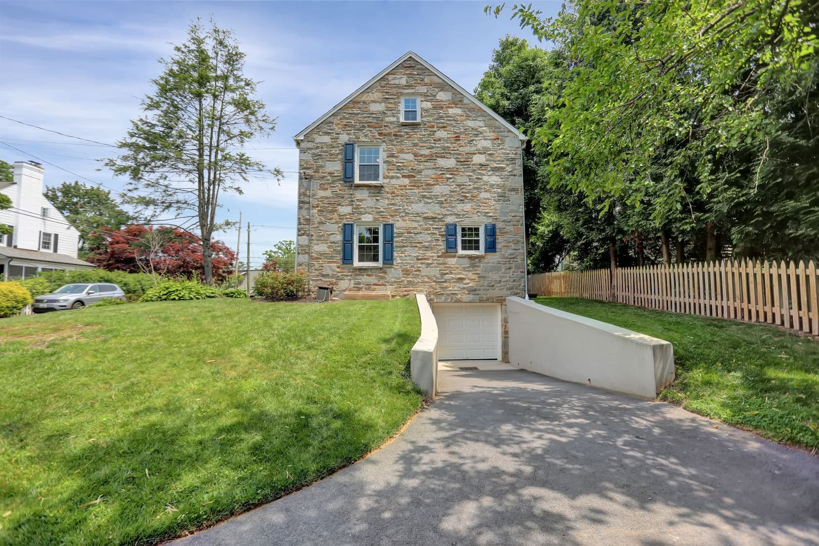 Towson House: 635 Round Oak Road