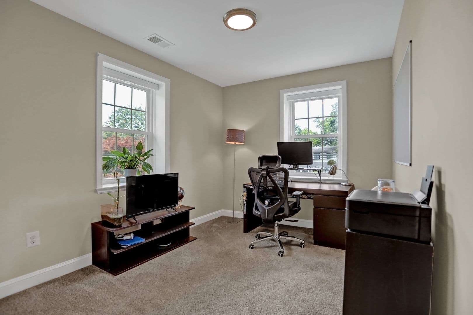 Towson House: 635 Round Oak Road