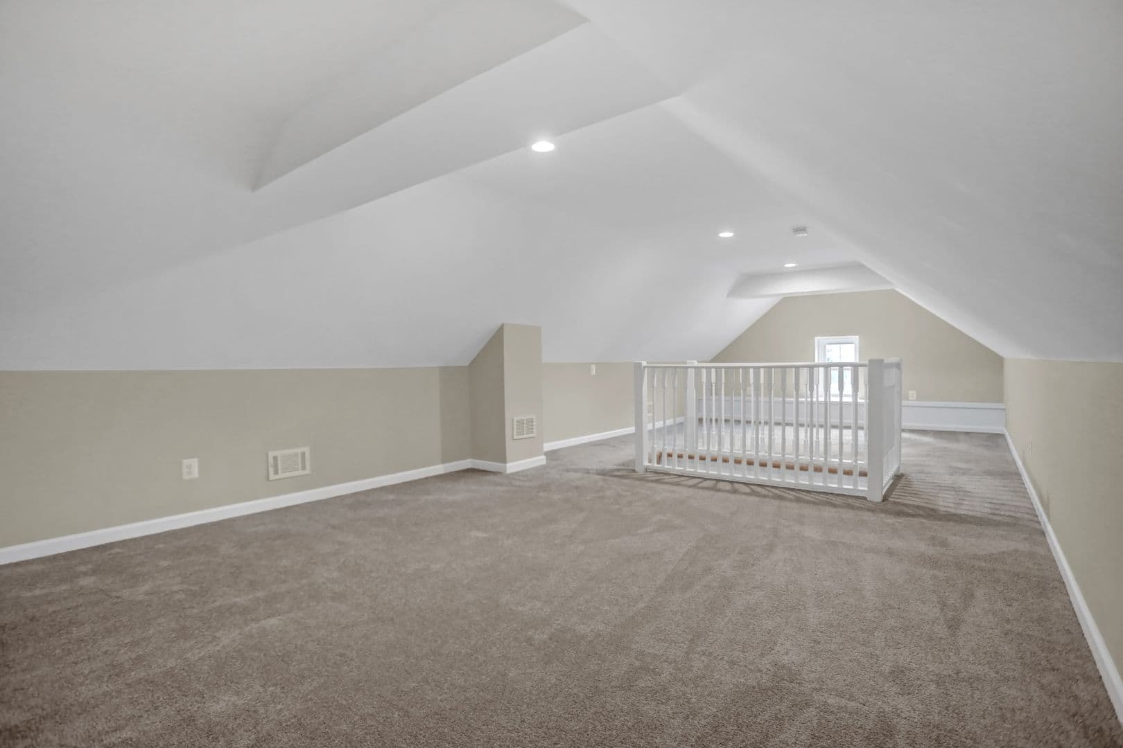 Towson House: 635 Round Oak Road