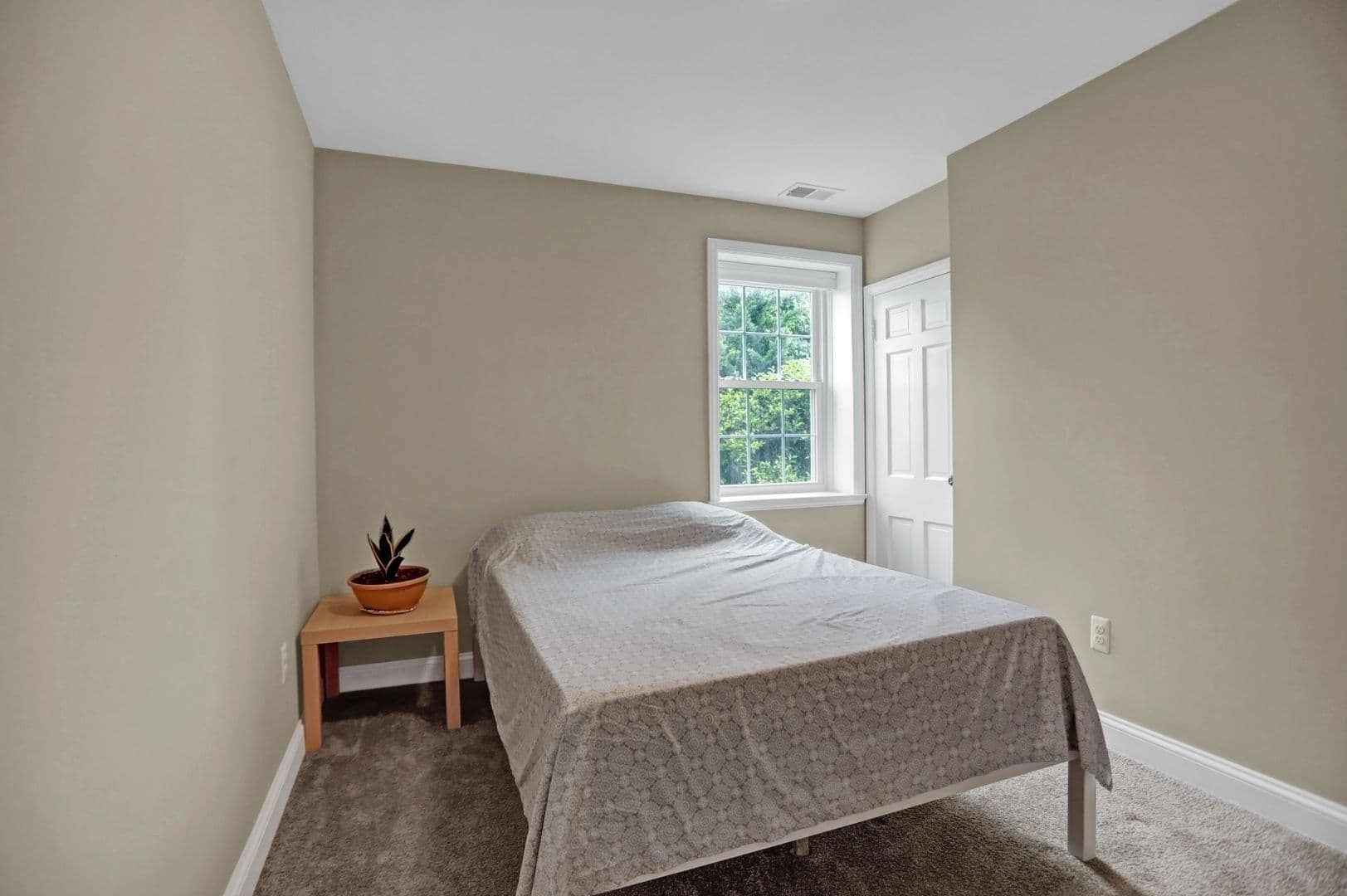 Towson House: 635 Round Oak Road