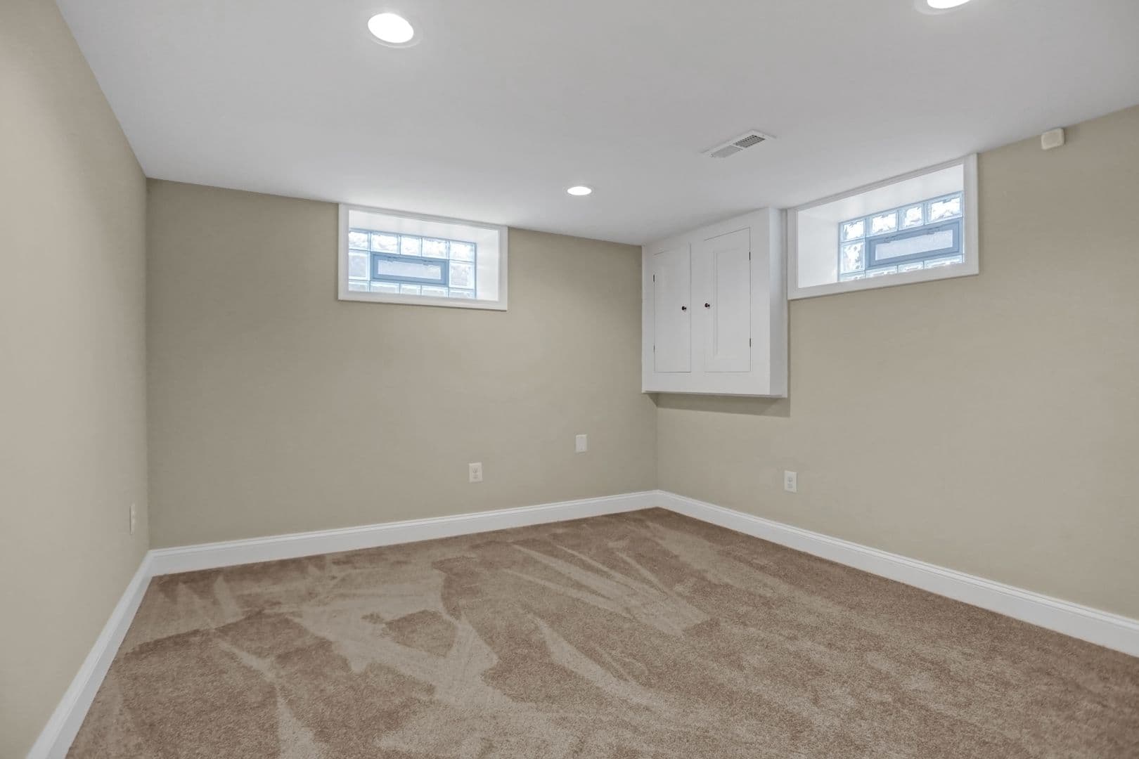 Towson House: 635 Round Oak Road