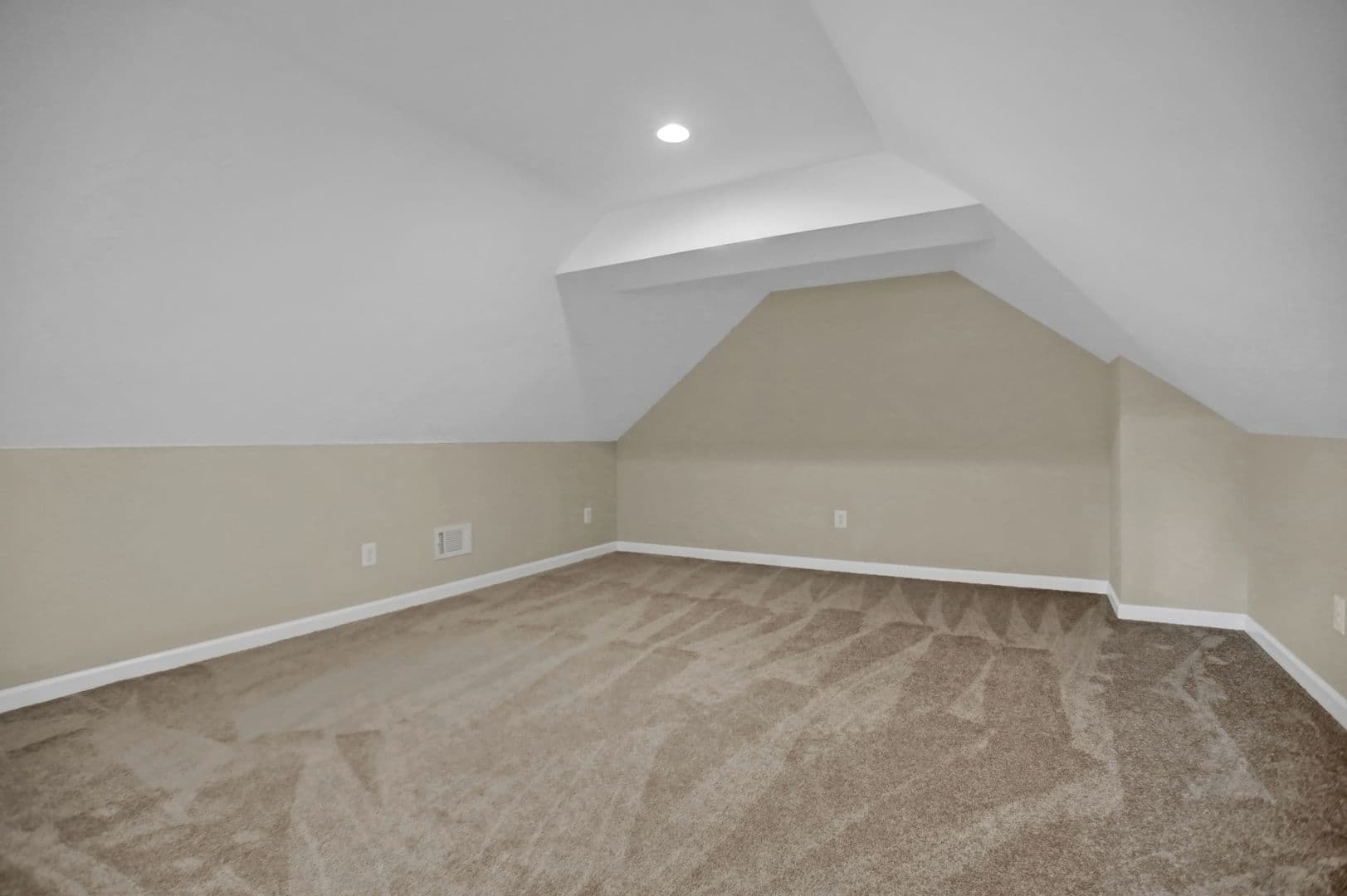 Towson House: 635 Round Oak Road