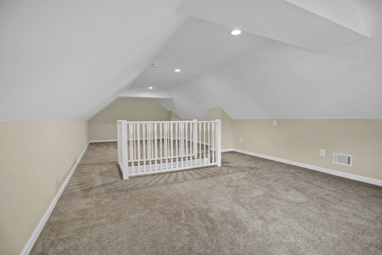 Towson House: 635 Round Oak Road