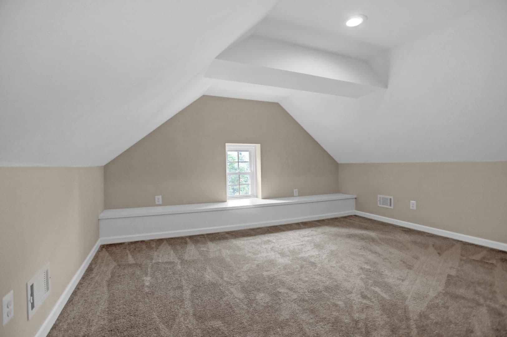 Towson House: 635 Round Oak Road