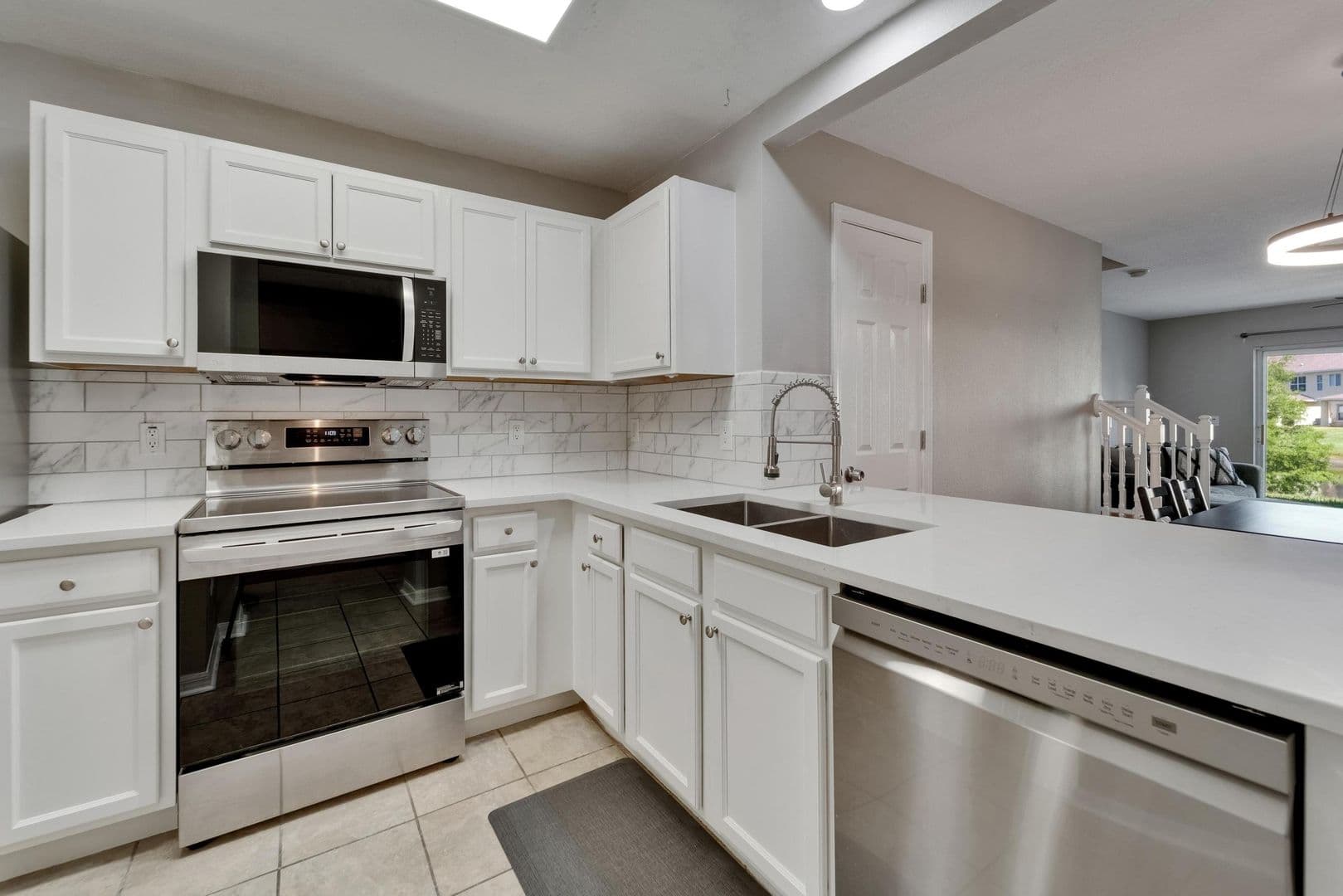 Riverview House: 10840 Lake Saint Charles Boulevard