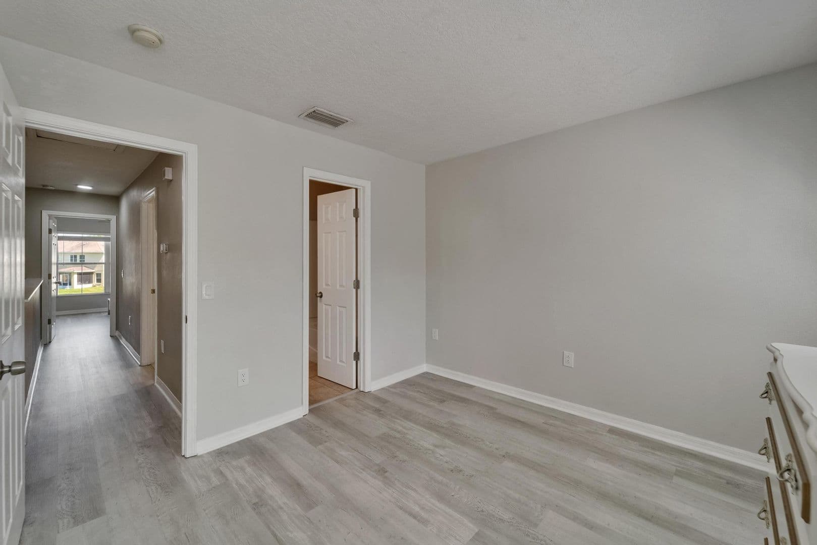 Riverview House: 10840 Lake Saint Charles Boulevard