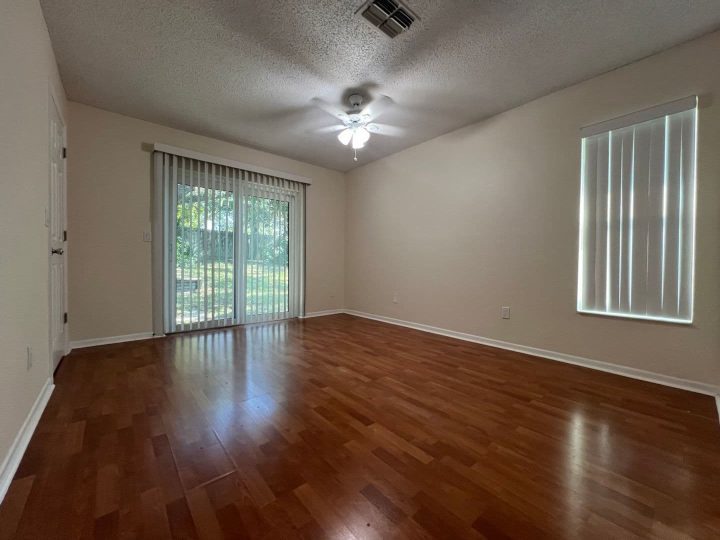 Palm Harbor House: 1371 Tenby Way