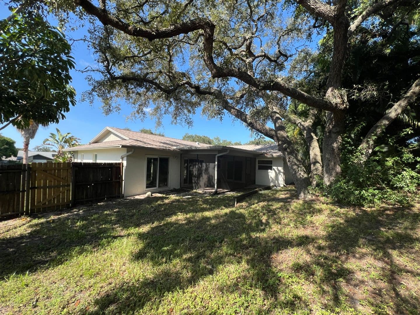 Palm Harbor House: 1371 Tenby Way