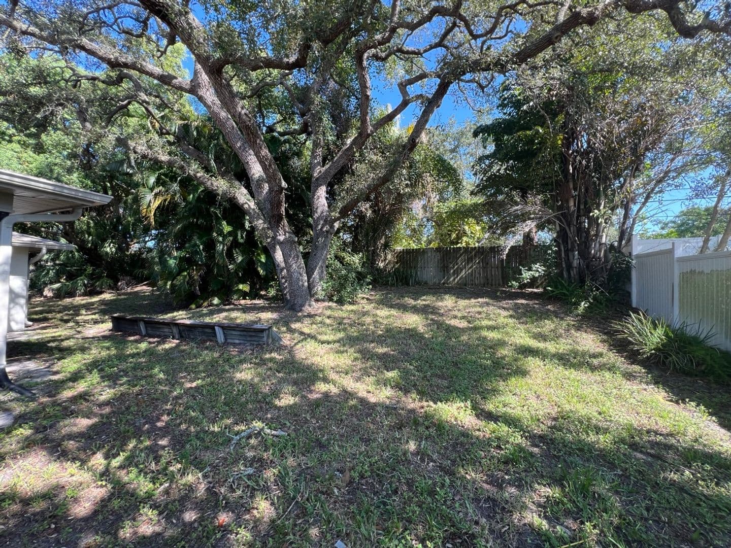 Palm Harbor House: 1371 Tenby Way