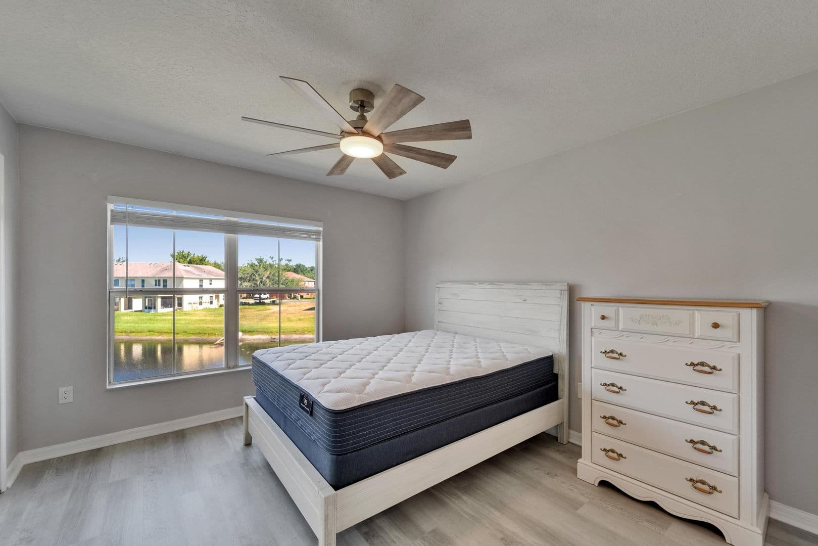 Riverview House: 10840 Lake Saint Charles Boulevard