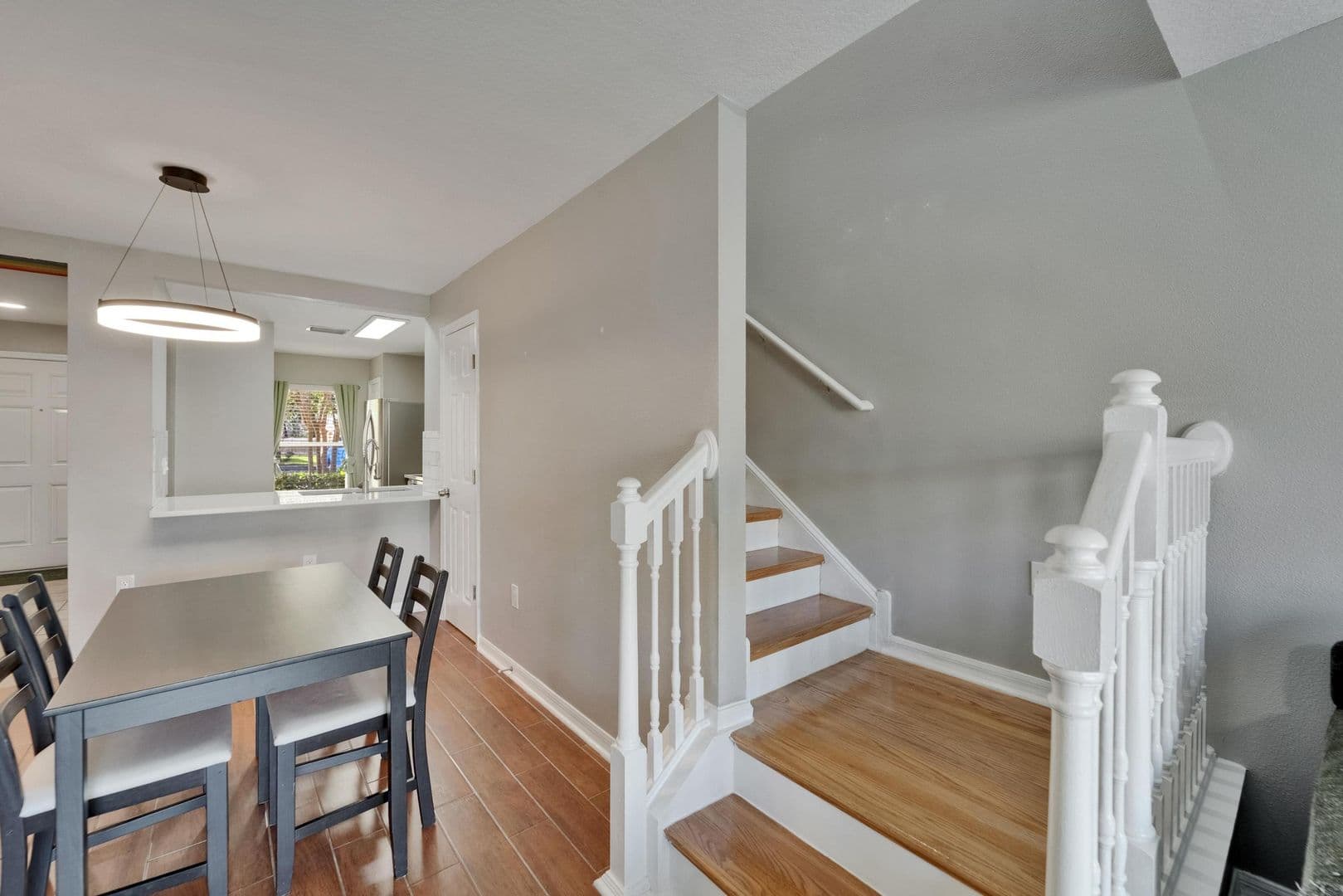Riverview House: 10840 Lake Saint Charles Boulevard